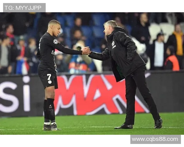 与足球明星握手的珍贵瞬间分享，感受足球魅力与偶像的亲密接触